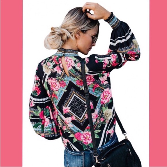 🆕BLACK FLORAL BLOUSE🌸 - Picture 2 of 8